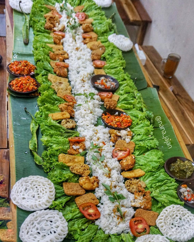 Liwetan salah satu pilihan seru untuk buka puasa bersama