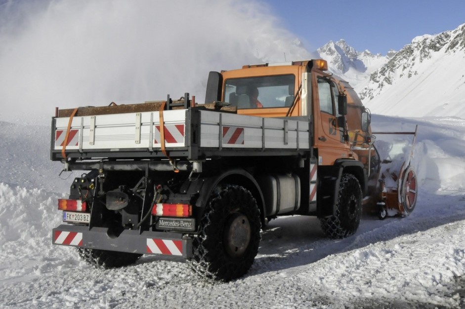 Mercedes-Benz-Unimog-U300