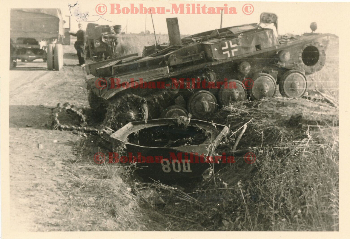 W264 Russland Wehrmacht zerstörter Panzer II vom Batl.-Kommdeur-Adjudanten 8.PD