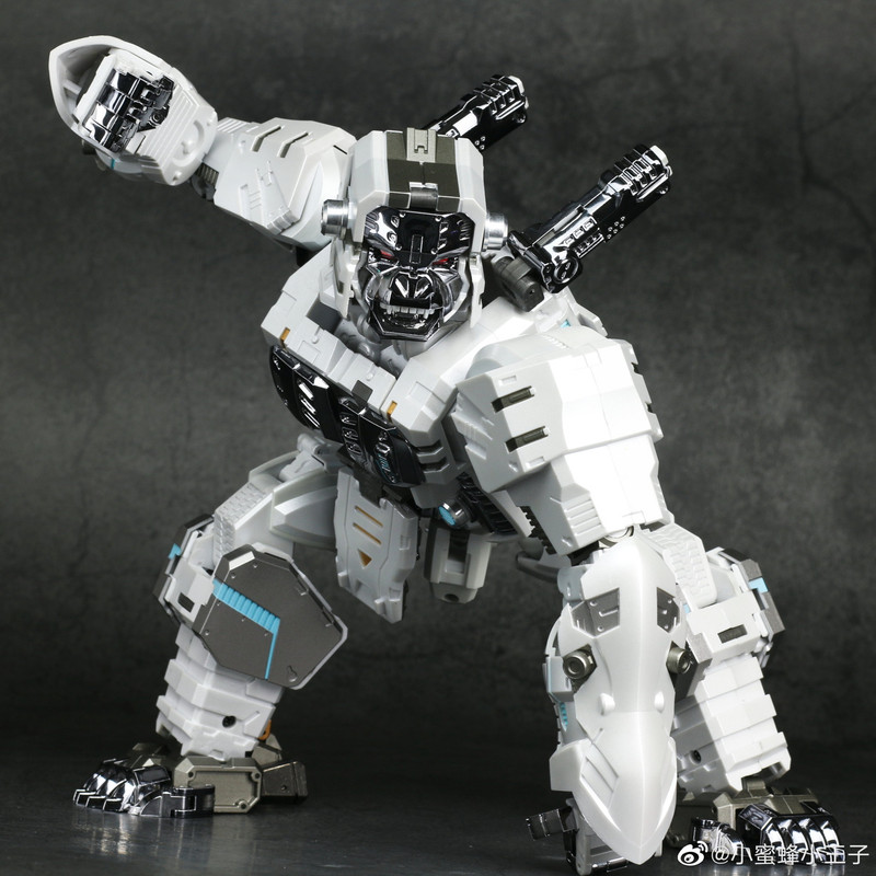 GT-10A-T-Beast-Ultra-Magnus-04