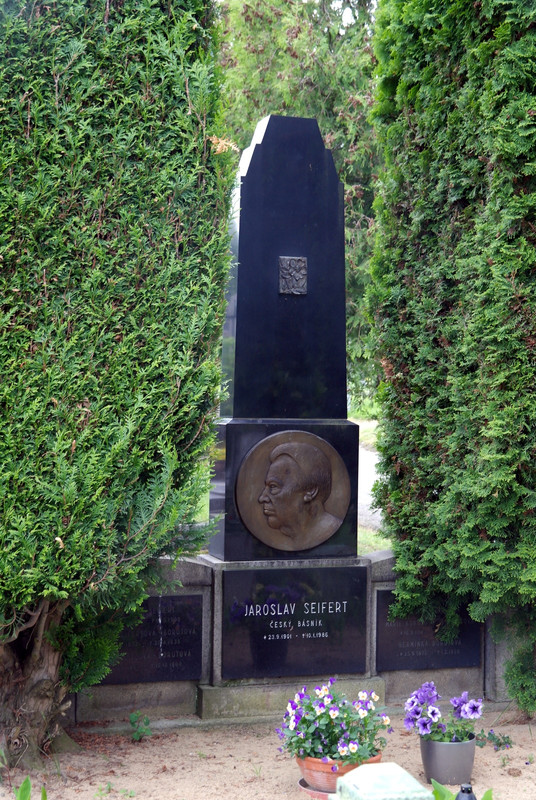 Městský hřbitov U Hřbitova Kralupy nad Vltavou okr Mělník Středočeský kraj 07