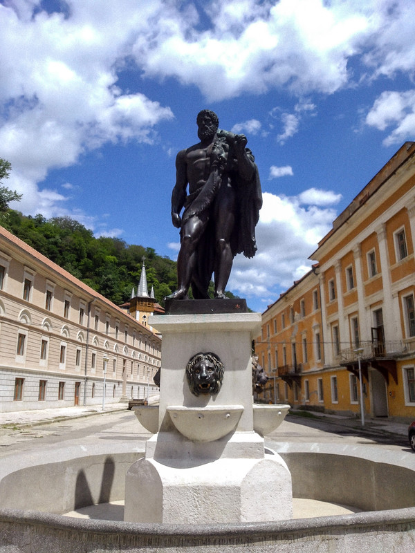 Statuia_lui_Hercules,_Băile_Herculane
