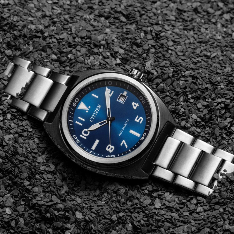 Citizen-NJ0100-89L-gravier-1_2400x