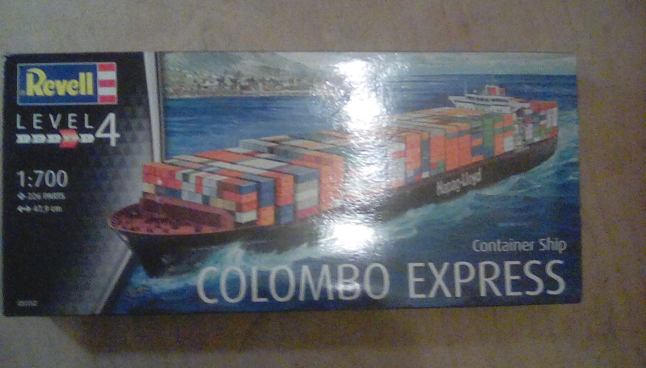 Maquette de navire : Container Ship COLOMBO EXPRESS - 1:700 - Revell 05152