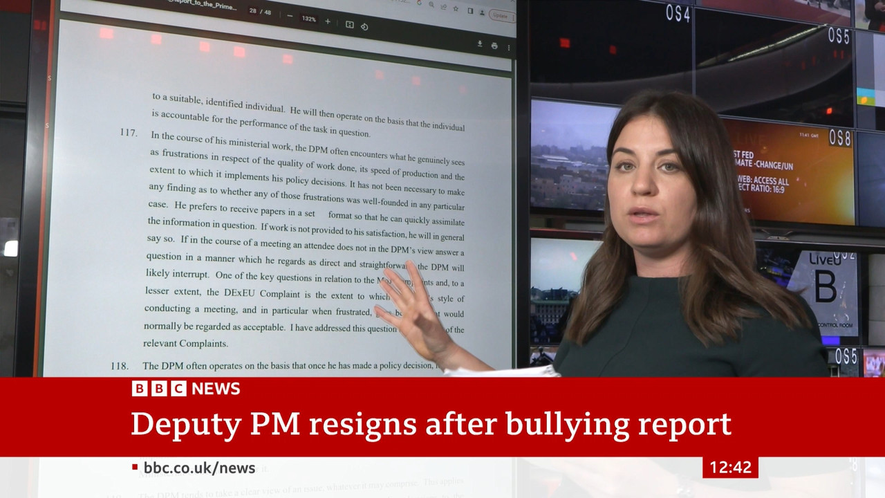 04.21 - 12.00.00 - BBC News. The latest news from the BBC. [S]..ts_snapshot_00.43.45.298