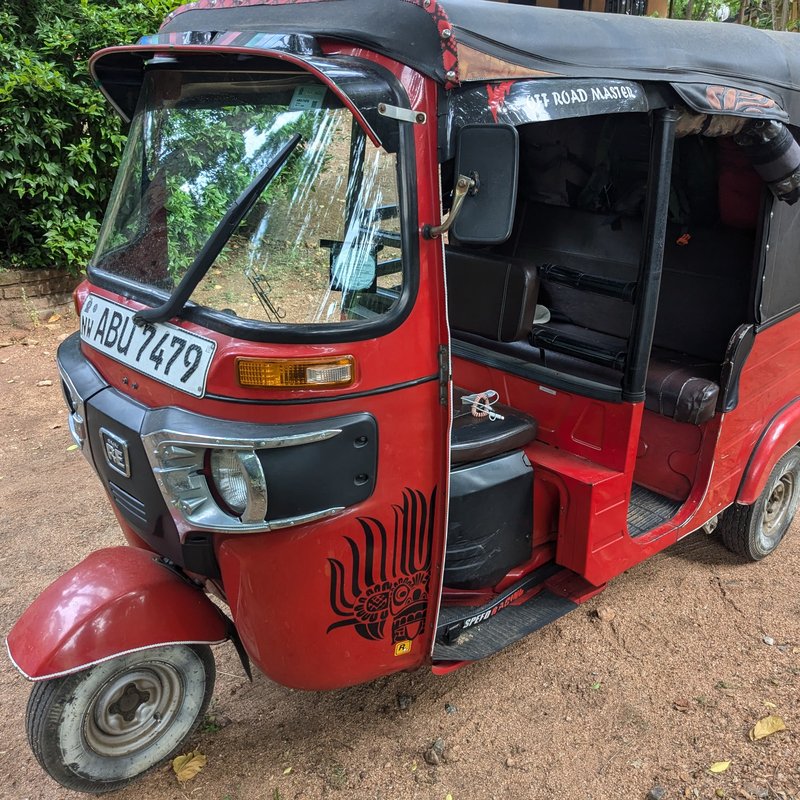 Extra. Como conducir un tuk tuk y no morir en el intento - Tuktukeando tres semanas en Sri Lanka (1)