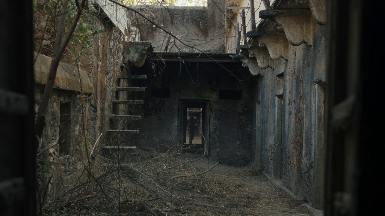 Thar-2022-NF-WEB-DL-Hindi-Ta-Te-1080p-x264-AVC-DDP-with-Dolby-Atmos-5-1-MSub-mkv-0003