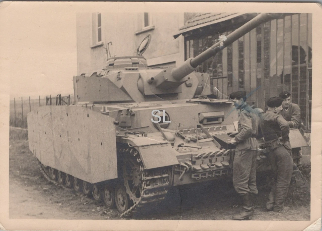 Foto Schwere Panzer Abteilung Panzer 4 Neuausführung FRA 1943 44 (MBF 99)