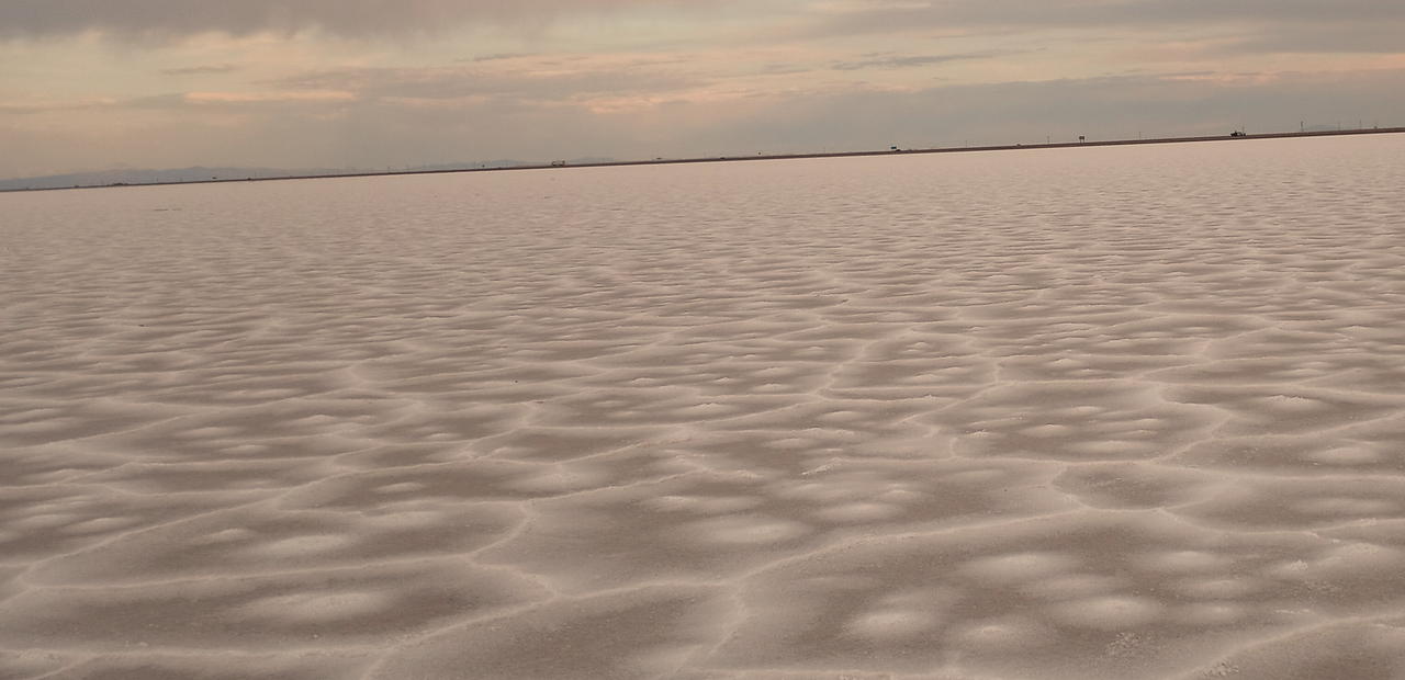 [Image: 6-Bonneville-Salt-Flats.png]