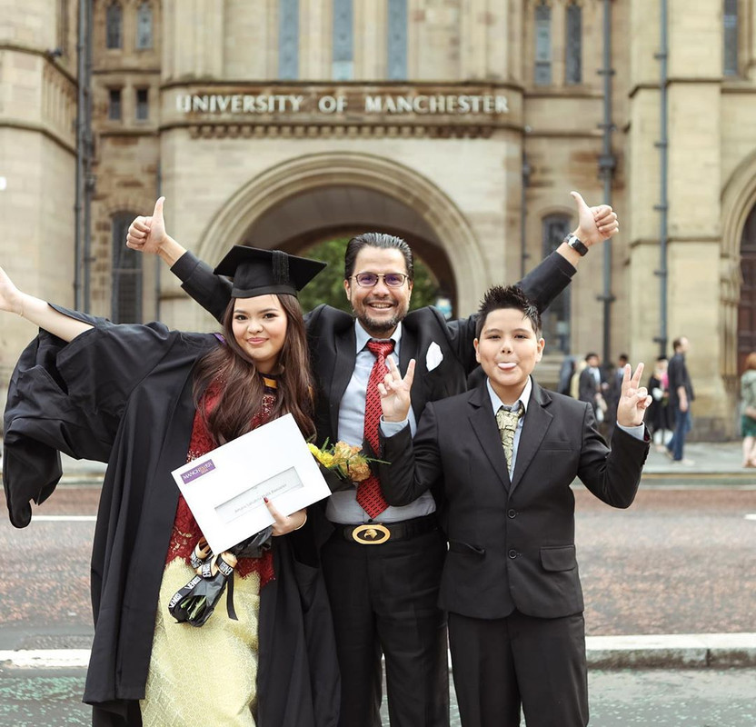 7 Potret wisuda Amaris Salsabila, putri tiri Cut Keke di Inggris
