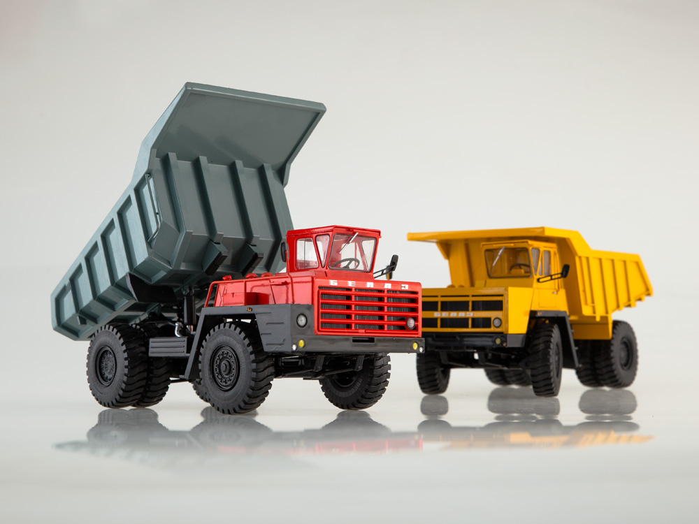 БЕЛАЗ-540А, красныйсерый 16