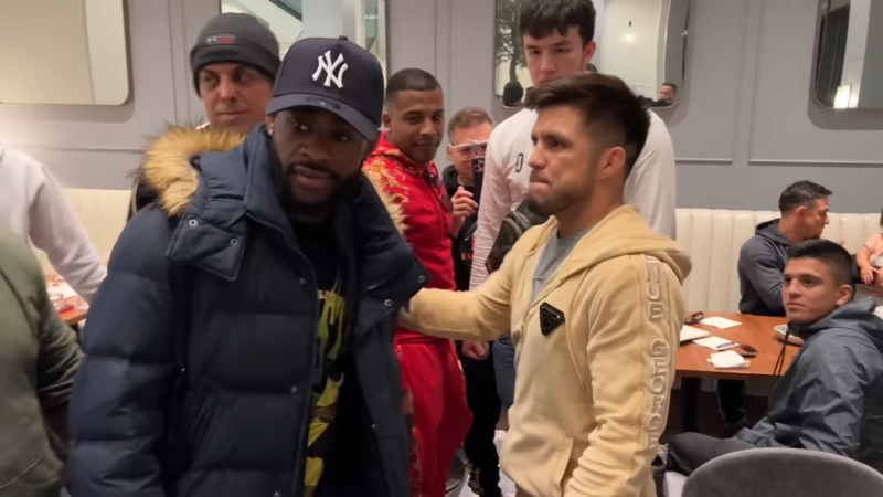 Сехудо и Стърлинг се засякоха в хотела преди UFC 288