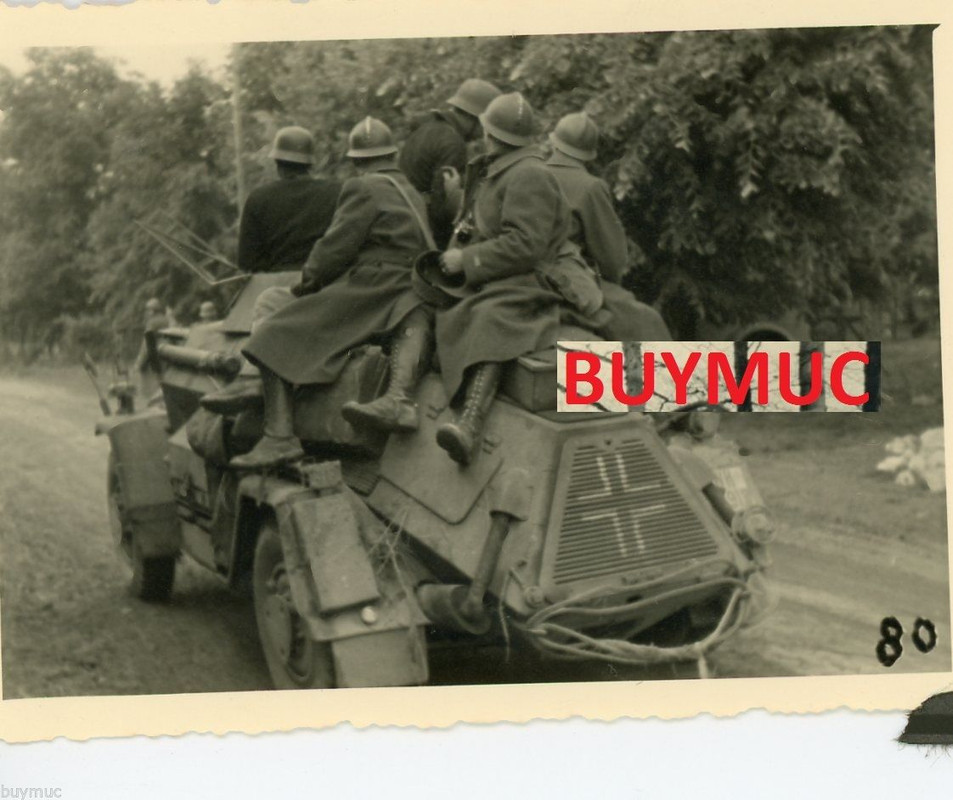 FOTO PANZER SPÄHWAGEN FRANCE GEFANGENE SOLDATEN