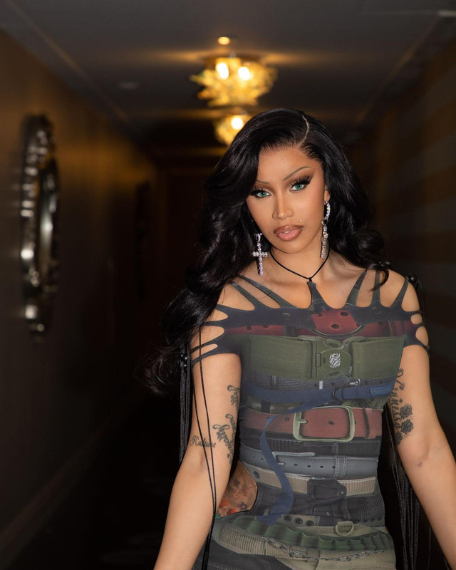Cardi B تتألق بملابس جريئة  Iamcardib-1719341588948