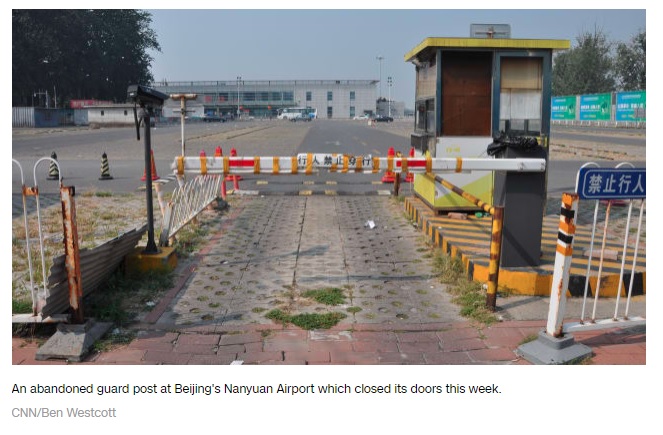 Area parkir Bandara Nanyuan Beijing.