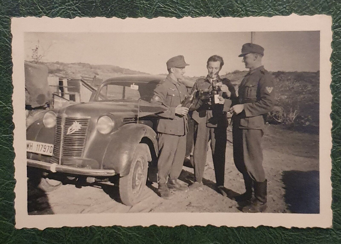 Foto, Gebirgsjäger, Tundra 43, Opel Olympia OL38, Edelweiß, Wappen, Kom. Wagen,
