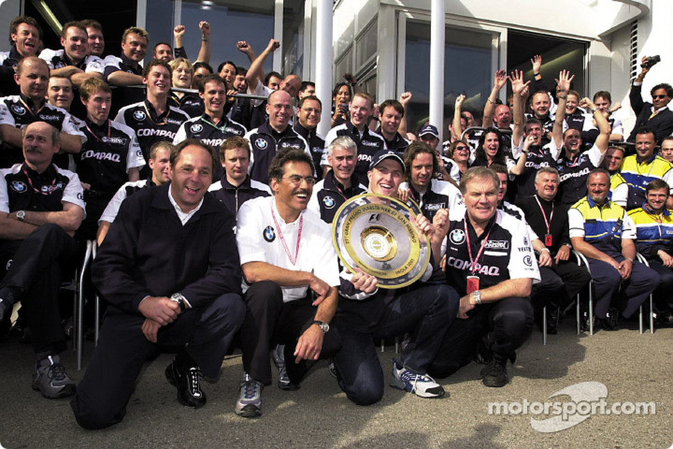 Temporada 2001 de Fórmula 1 F1-san-marino-gp-2001-gerhard-berger-mario-theissen-ralf-schumacher-patrick-head-and-the-b