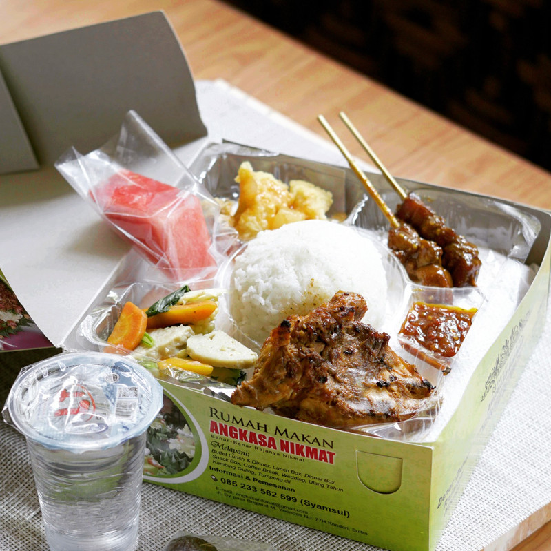 RM Angkasa Nikmat, pilihan tempat makan siang enak di Kendari, Sulawesi Tenggara.