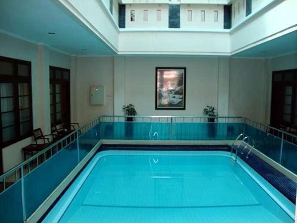 Kolam renang Malioboro Inn Hotel 