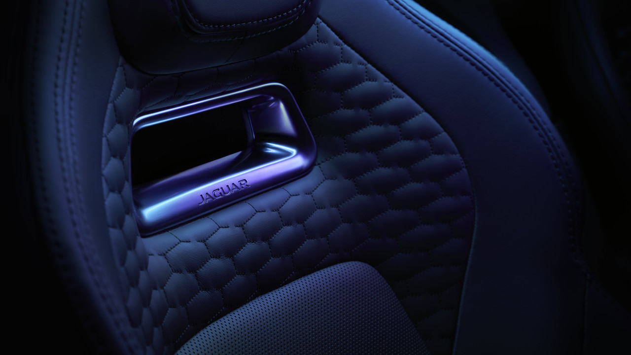 023_Jag_F-TYPE_24MY_Interior_Detail_015_111022