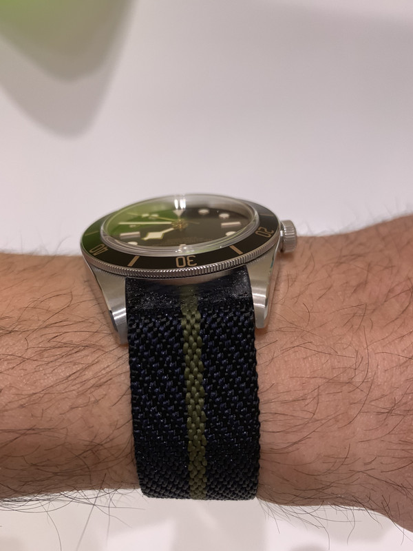 EEB8E6F4-A91A-4B01-BC01-006F77A8B226