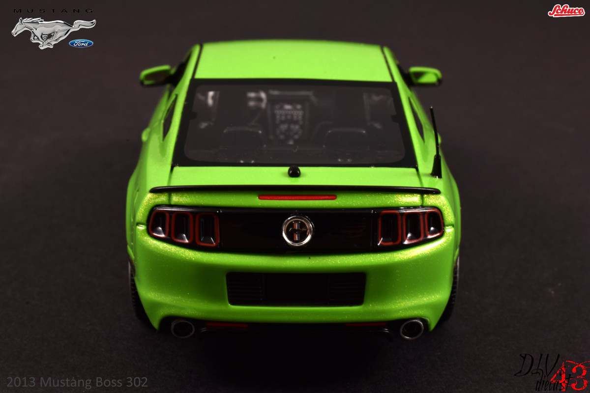 Ford Mustang Boss 302 Schuco Green (4)