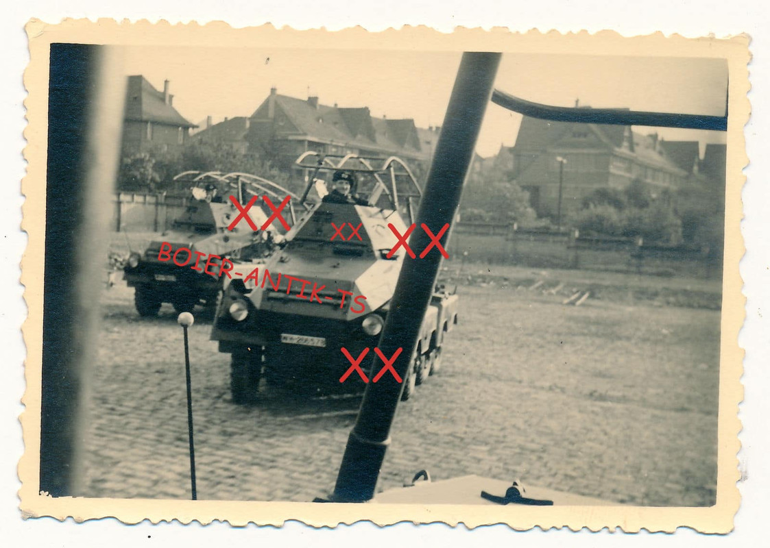 FOTO 2 WK PANZER SPÄHWAGEN WEISSES BALKENKREUZ1