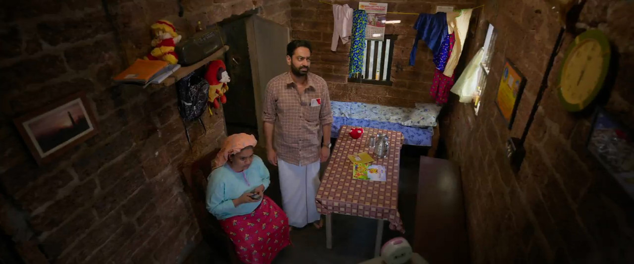 Porattu Nadakam 2024 WebRip [Malayalam] 480p, 720p ESub Screenshot