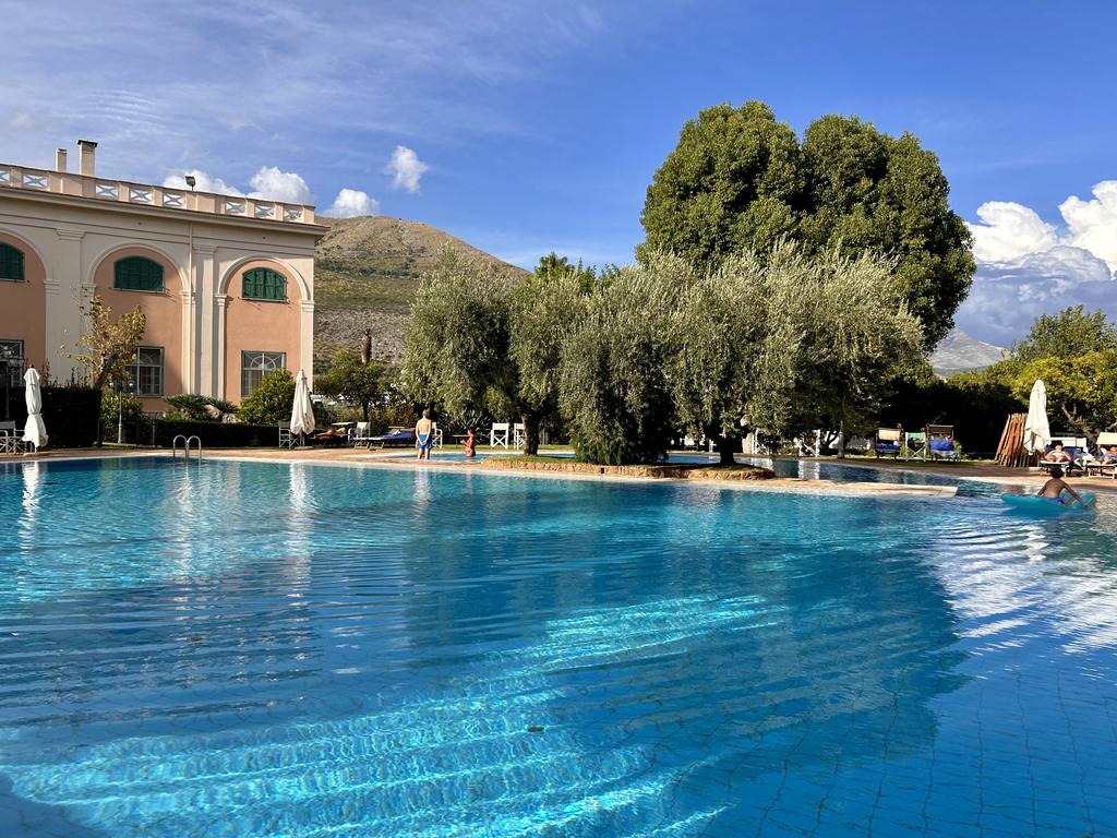 Жаркий сентябрь на побережье Тирренского моря. Жаркий сентябрь на побережье Тирренского моря.