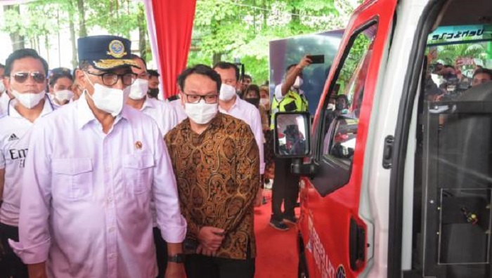 Budi Karya Sumadi menjajal integrasi antarmoda angkot feeder dan LRT dalam kunjungan kerjanya ke Palembang pada Sabtu (27/8/2022).