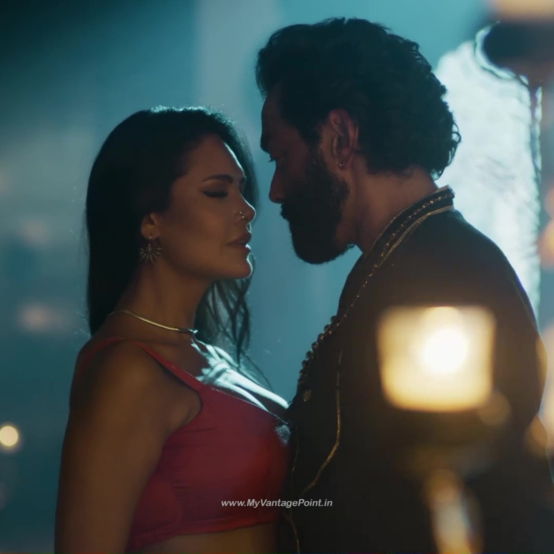 4Esha Gupta Hot in Aashram Web Series