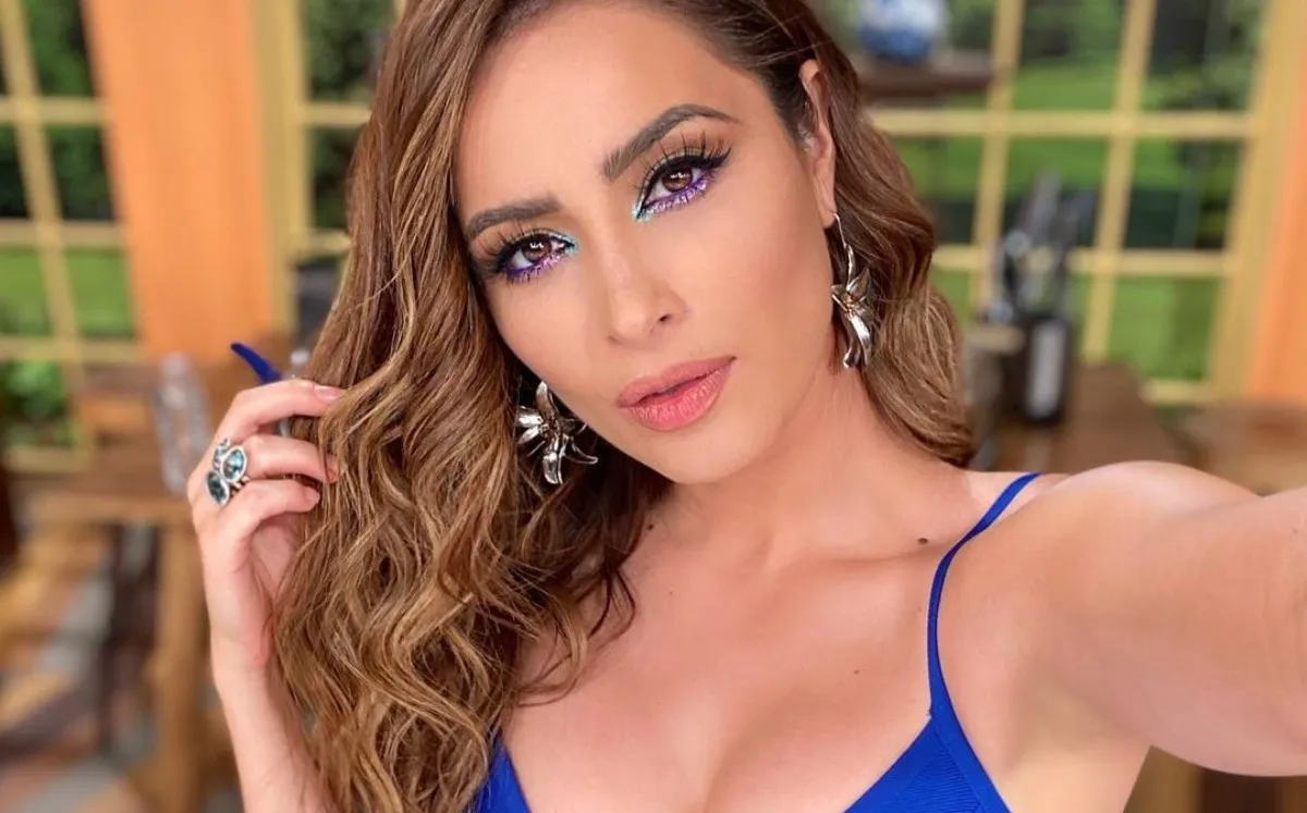 Conductores de TV Azteca dan indignante comentario de Cynthia Rodríguez y su hijo