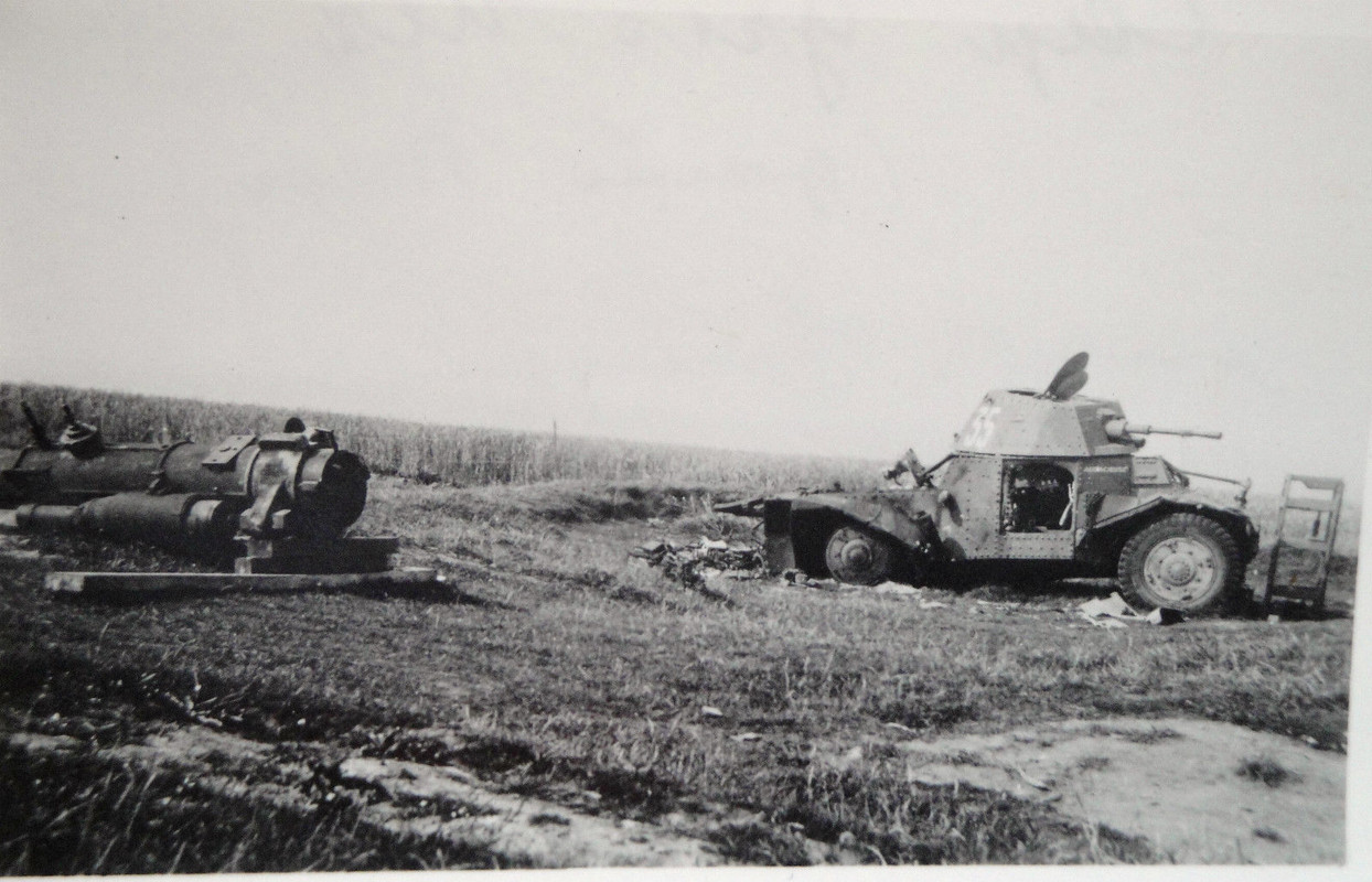Wehrmacht Foto Frankreich zerstörter SPW Frankre