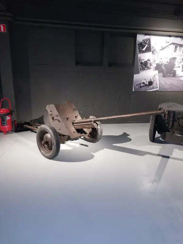Chars et blindes dans les musees-divers - Page 22 Even-more-tanks-and-vehicles-from-the-ardennes-part-3-v0-hshxtudi7k5c1