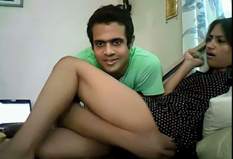 Desi couple boyfriend fingering in her pssy closeup
