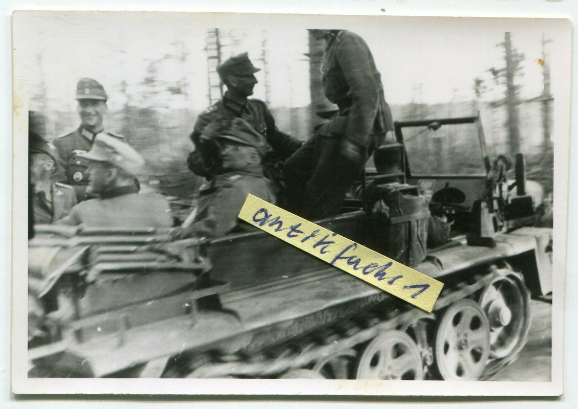 WH-Halbkette und Gebirgsjäger-Kommandeur beim Finnland-Front