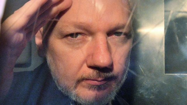 Julian Assange sufre derrame cerebral en prisión de Reino Unido