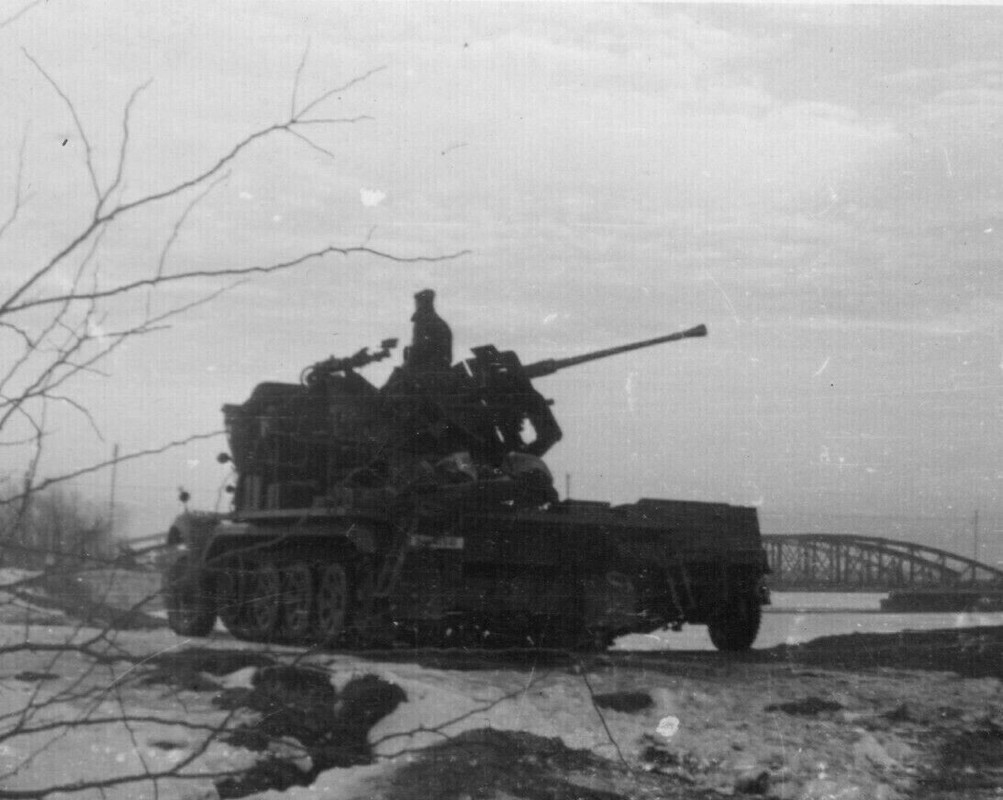 3,7 mm FLAK , HALBKETTE, 1944, GIURGIU, ROMANIA, Rumänien