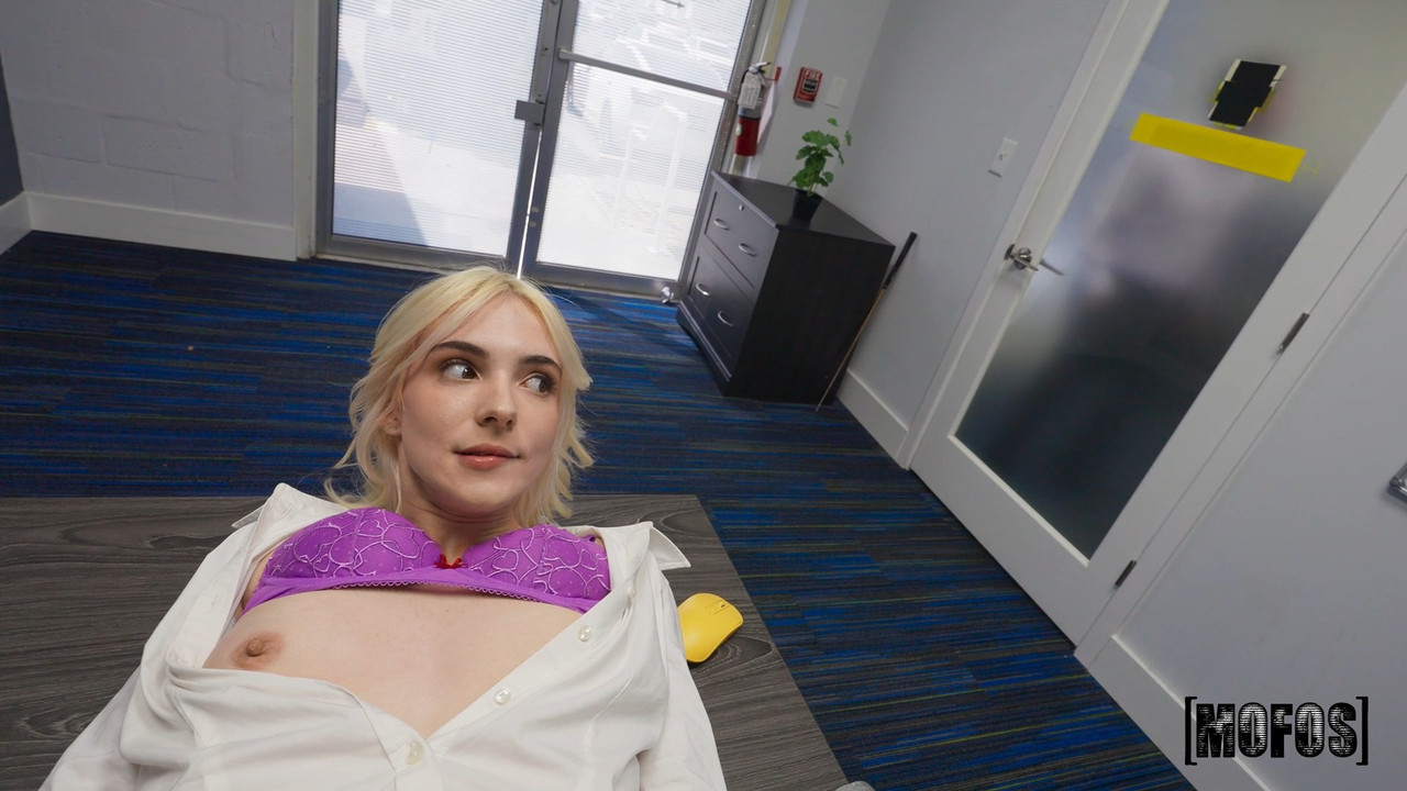 He's Got Rizz -  Lola Pearl & Amber Maddie - New Office New Sneaky Link 1080p
