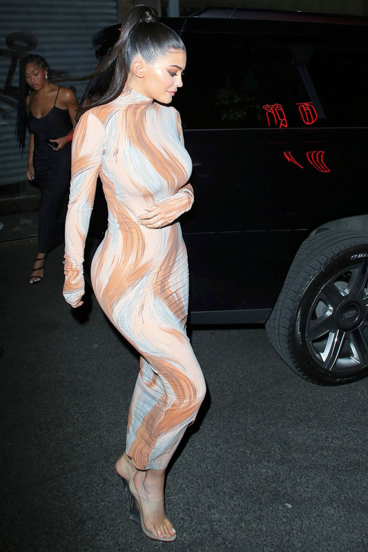kylie-jenner-out-for-dinner-in-new-york-08-05-2018-10