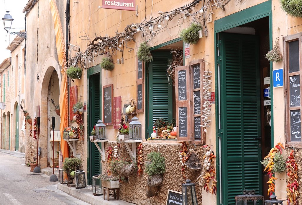 green-shops-2897328-1280.jpg