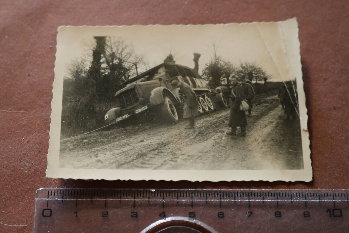 altes Foto abgesackte Halbkette SdKfz - Divisionszeichen (1)