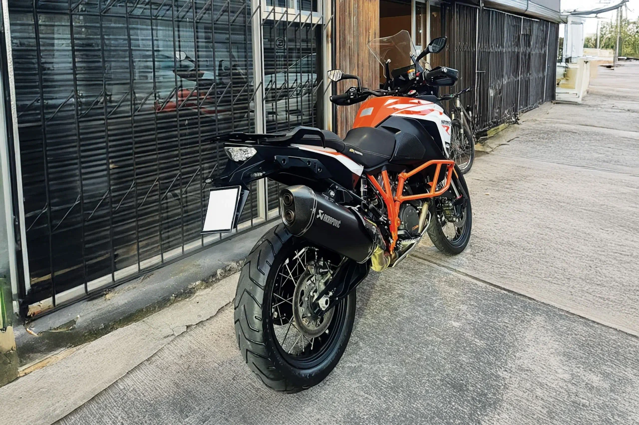 KTM 1290 Super Adventure tyre fitment context