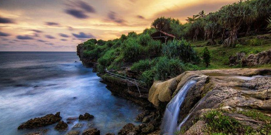 Menelusuri Keindahan Pantai Jogan yang Sanagat Menakjubkan
