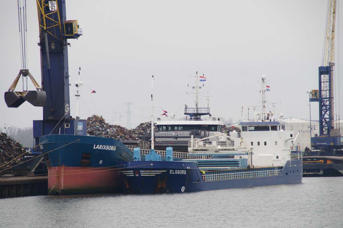 Larixborg '09 2409gt Imo 9489546 cs.PBVY NLD ex Cristina & Elsborg '09(7) 2281gt Imo 9411771 cs.PBYI