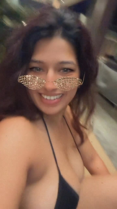 Rasha Kirmani hot big boobs navel in black bikini.mp4_snapshot_00.14.070