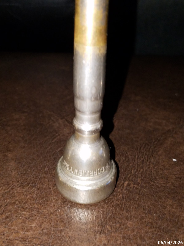ITEM 2 Bach New York trumpet HEAVY MASS 10 5C (2)