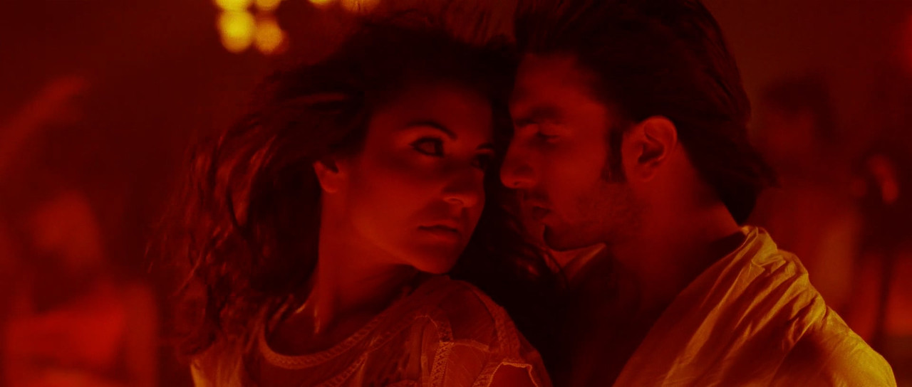 Anushka Sharma - Ladies Vs. Club Scene.mkv_20200818_202753.679