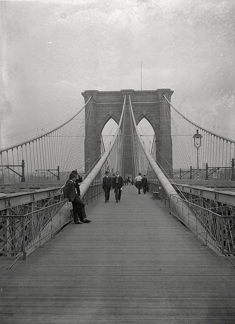 Brooklyn-Bridge-Looking-East-New-York-City-Side-July-7-1899.jpg