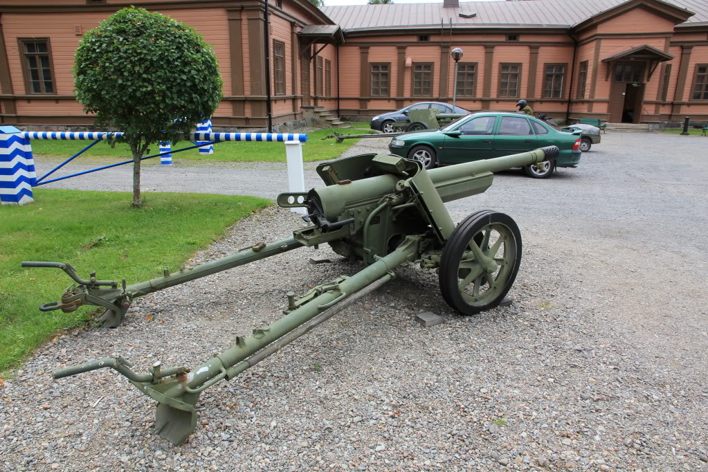 PaK 97 38 de 75 mm exhibido en el patio del museo de infantería Mikkel